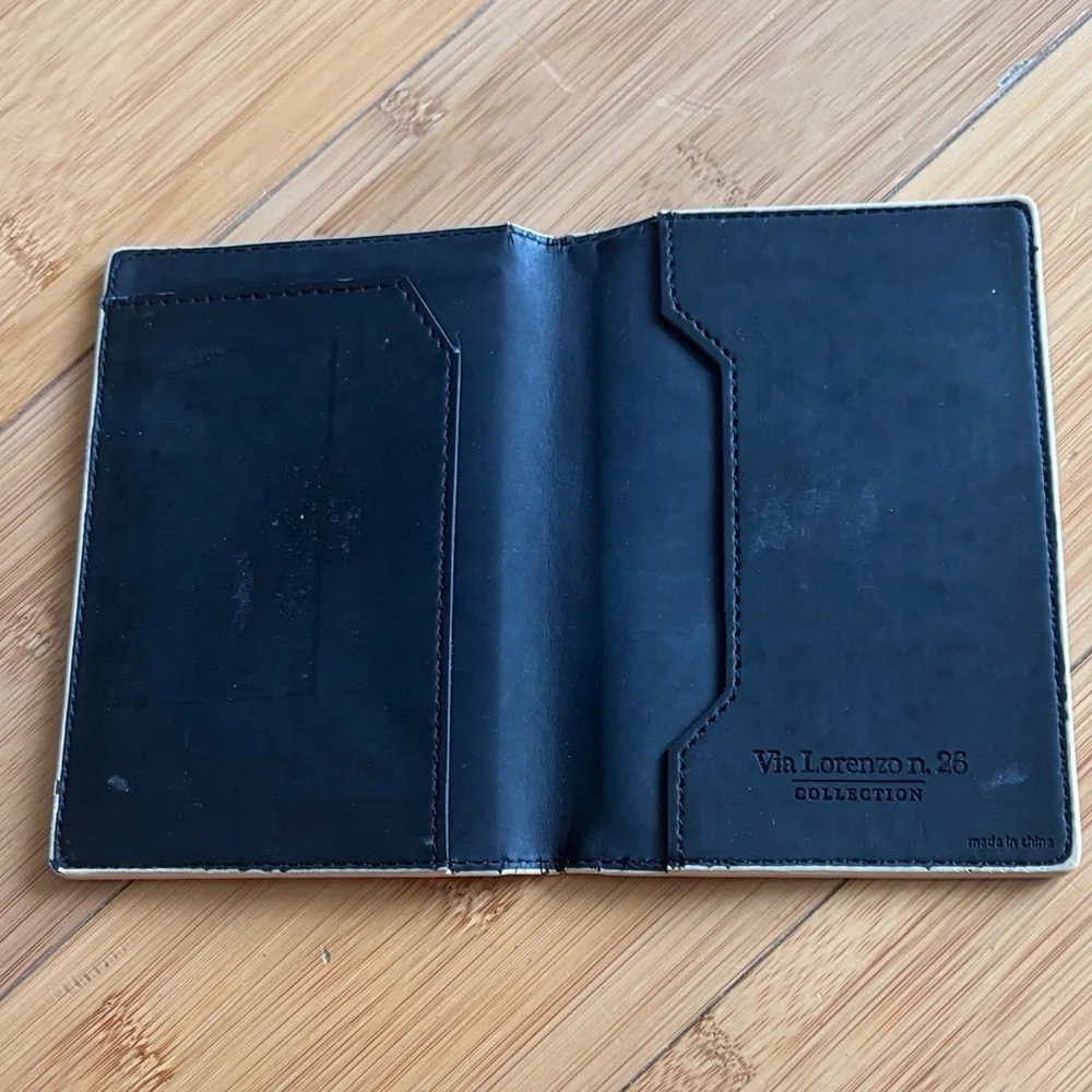 Elegant Gold Passport Holder - Picture 2 of 4